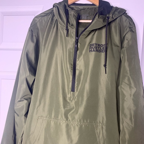 NWOT Detroit Hustles Harder Rain Hoodie - Picture 2 of 5